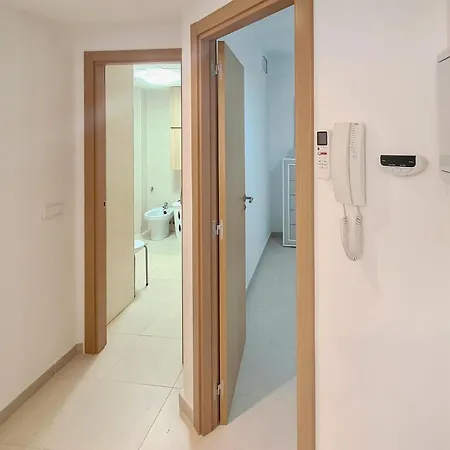 In With Kitchenette Apartment *
